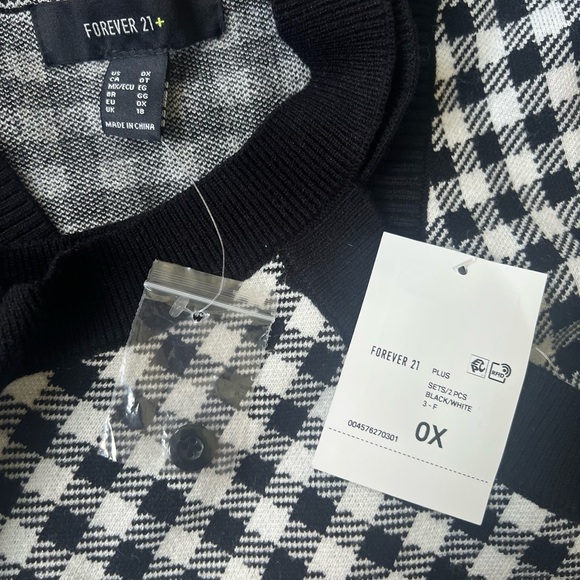 Forever 21 Black and White Button Down Shirt - Picture 4 of 5